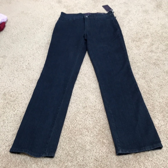 NWT! NYDJ Size 8 blue straight slimming jeans